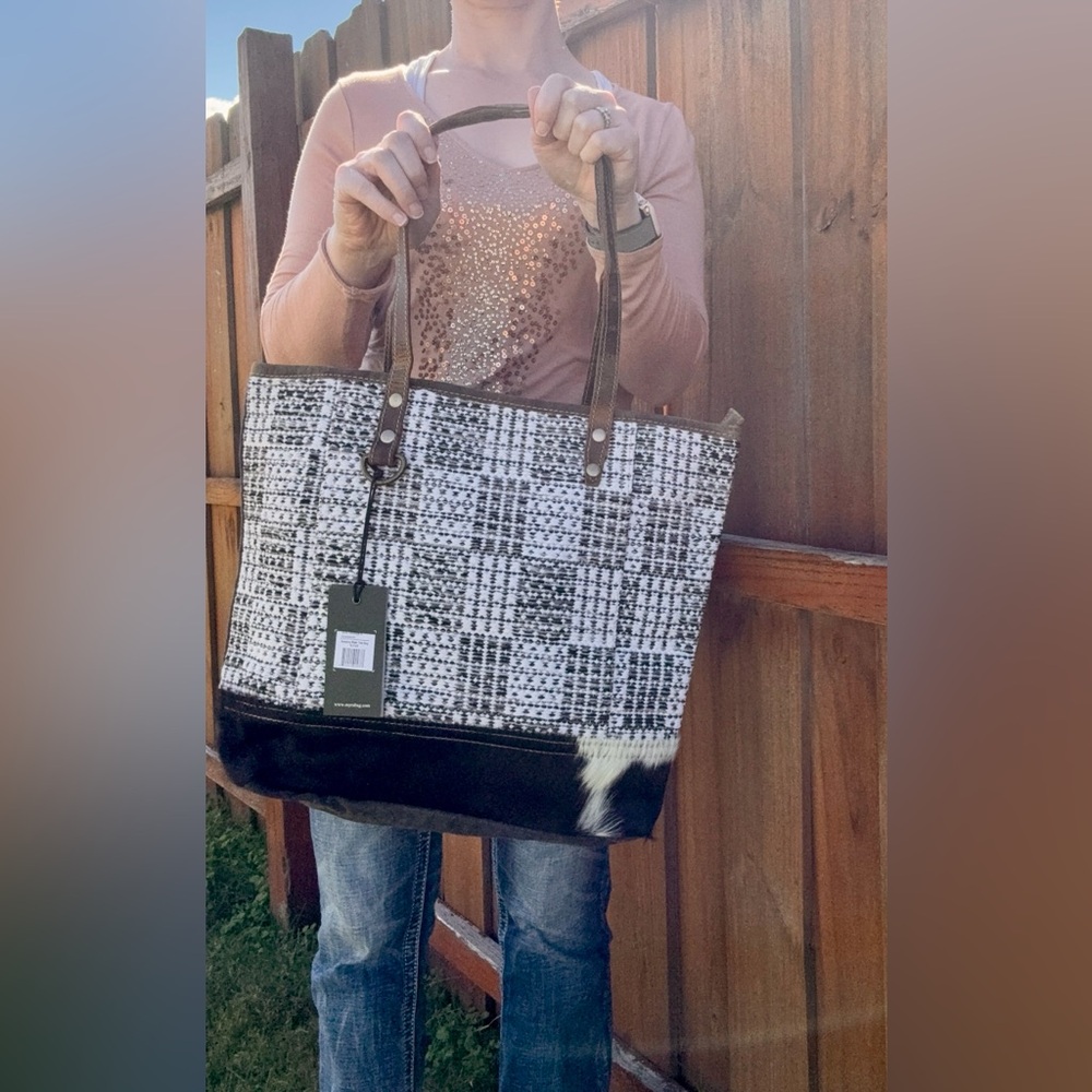 Myra Bag-Amazing Maze Tote - Picture 6 of 15